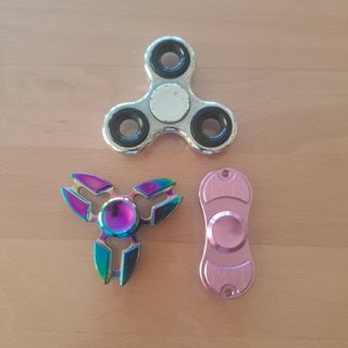 ハンドスピナー2点セット1つおまけ(知育玩具)