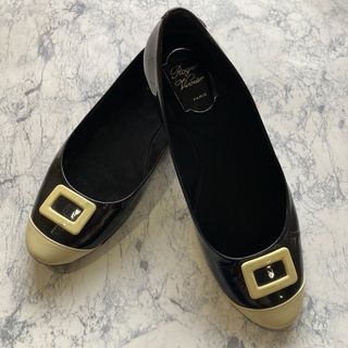 ロジェヴィヴィエ(ROGER VIVIER)のRoger Vivier 黒　バレエシューズ　ぺたんこ靴　エナメル(バレエシューズ)