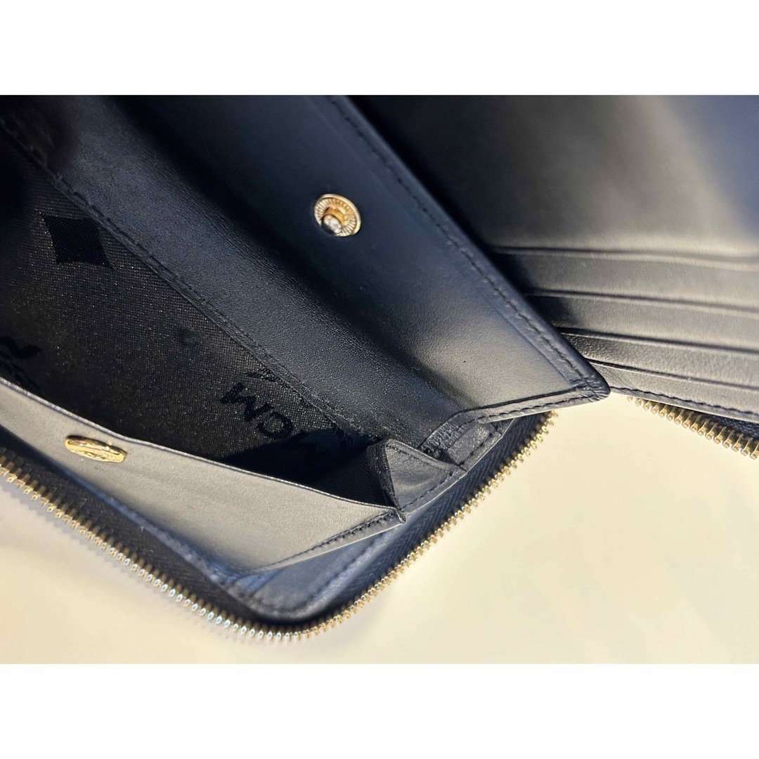 MCM(エムシーエム)のMCM 財布 エナメル ブラック ゴールド レディースのファッション小物(財布)の商品写真