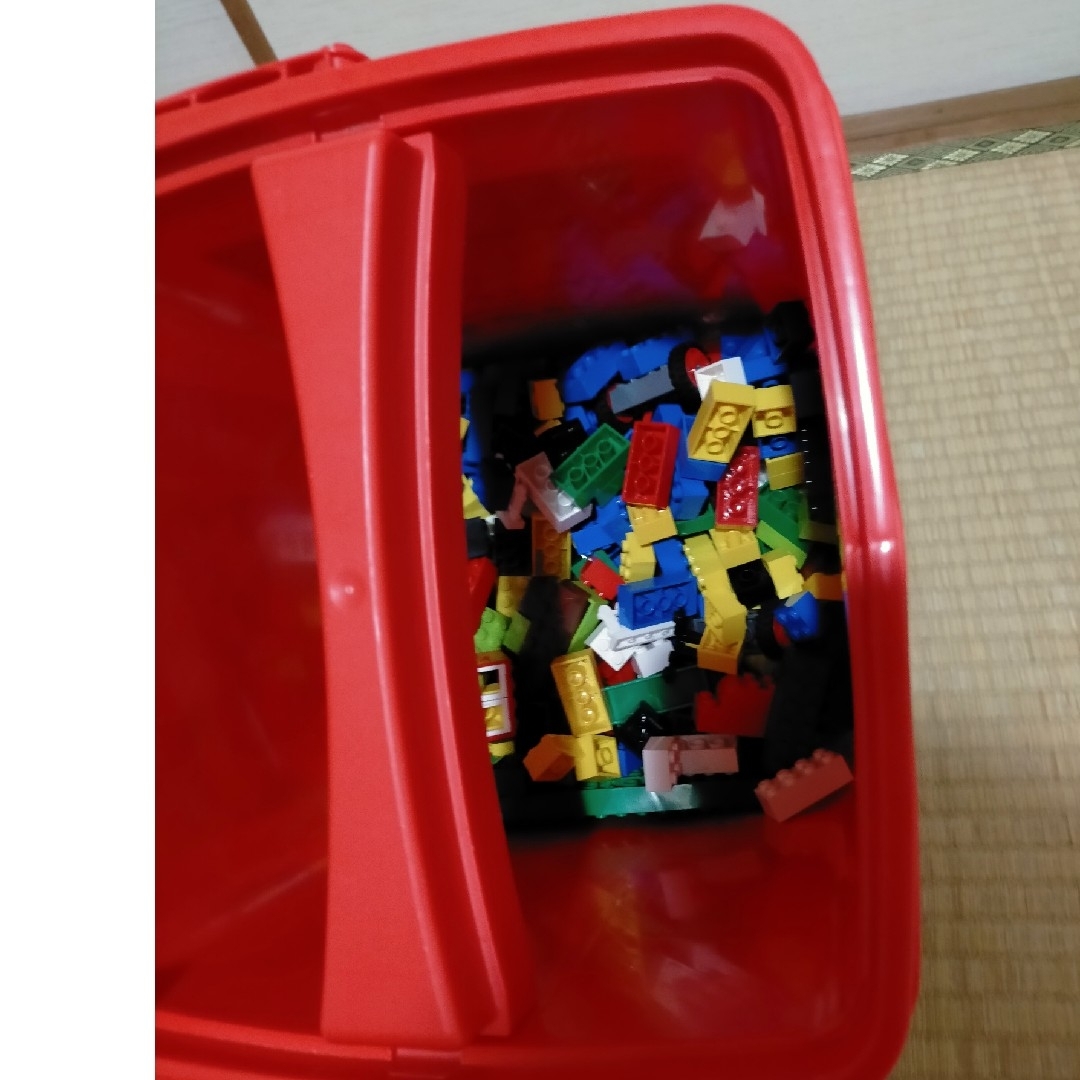 Lego(レゴ)のレゴ　赤いバケツ キッズ/ベビー/マタニティのおもちゃ(積み木/ブロック)の商品写真