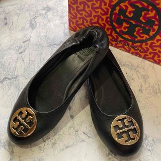 トリーバーチ(Tory Burch)の箱付き　トリーバーチ　黒　レザー　パンプス(バレエシューズ)