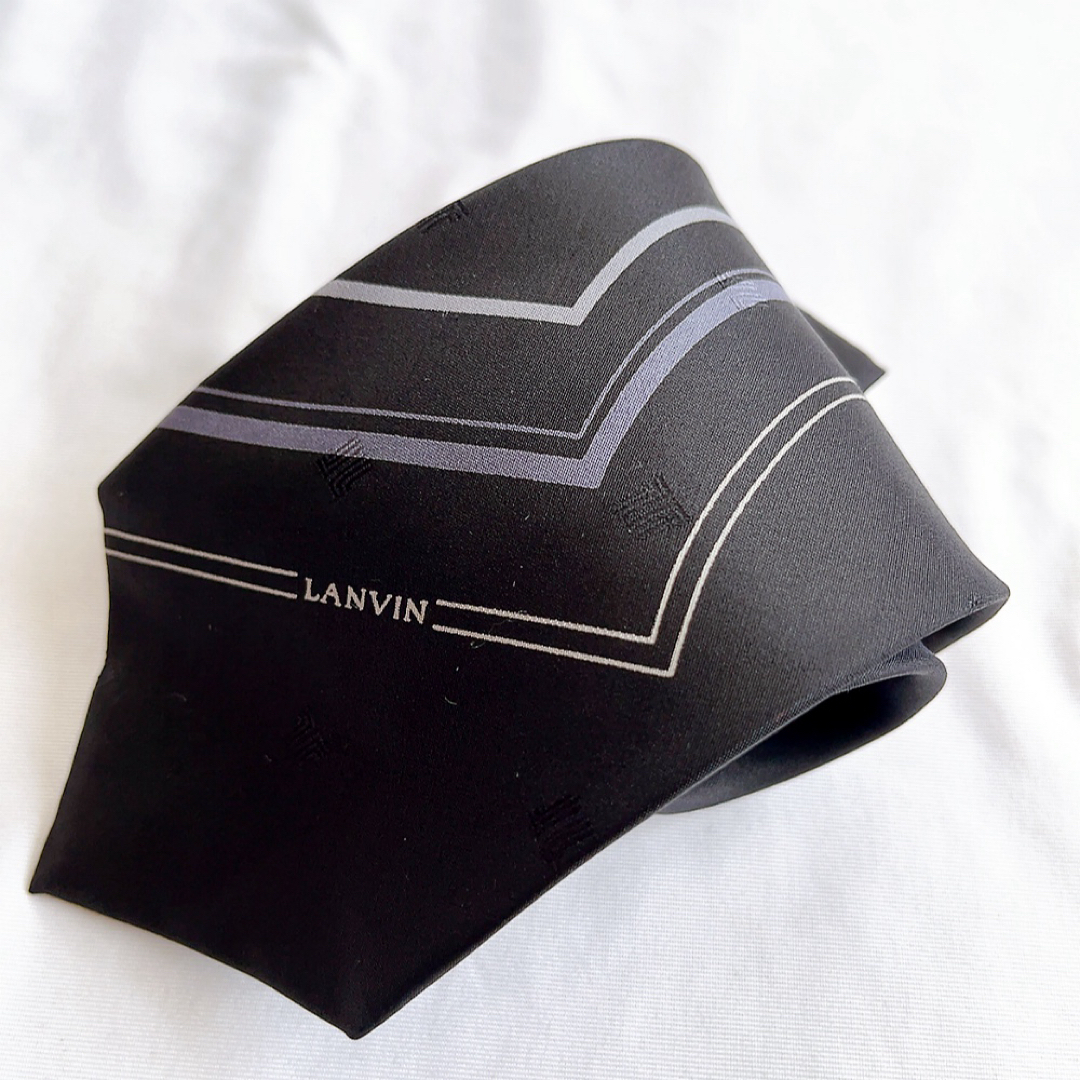 LANVIN(ランバン)の美品★LANVIN★ブラック★小紋柄★総柄★総シルク★フランス製★ネクタイ★8 メンズのファッション小物(ネクタイ)の商品写真