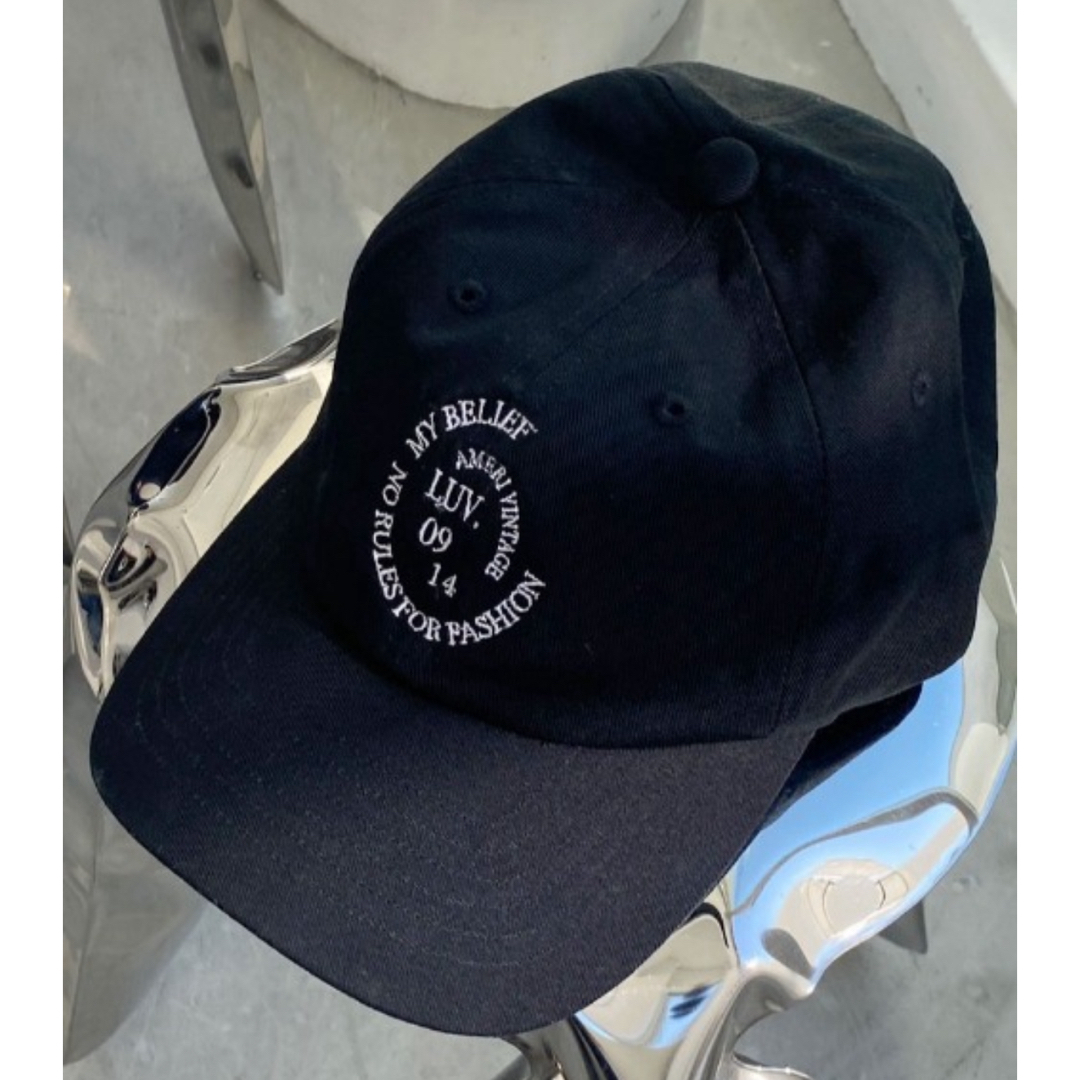 Ameri VINTAGE(アメリヴィンテージ)のameri アメリEMBLEM EMBROIDERY CAP レディースの帽子(キャップ)の商品写真