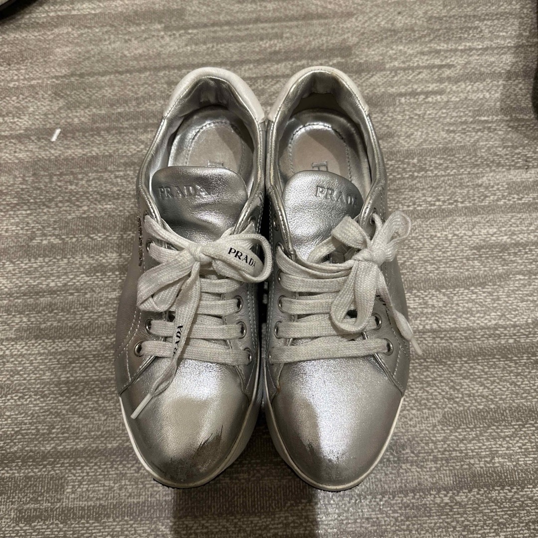 PRADA - シルバースニーカーの通販 by furami23's shop|プラダ PRADA - シルバースニーカーの通販 by furami23's shop|プラダ