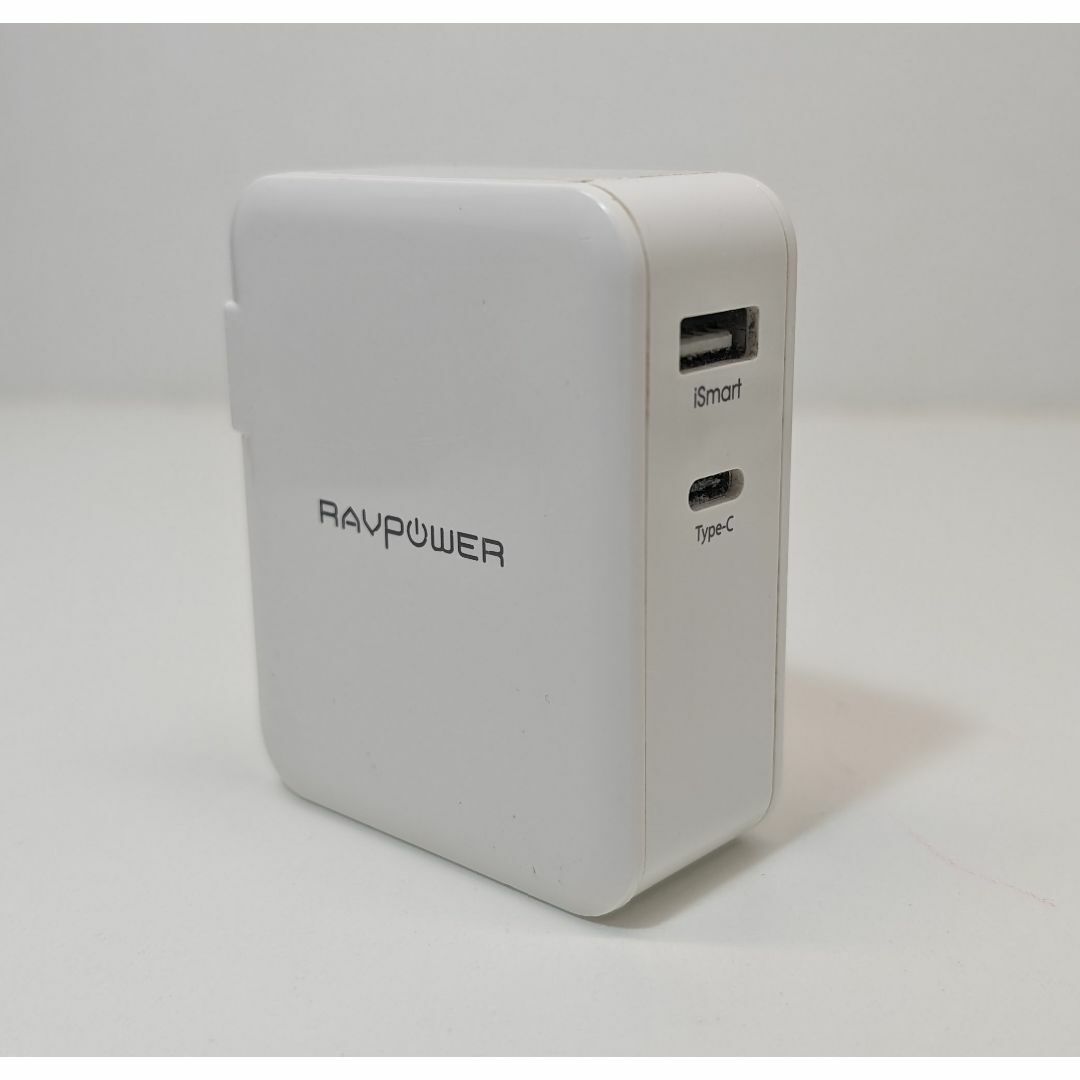 RAVPower(ラブパワー)のRAVPOWER USB + type-C急速充電器36w RP-PC078 スマホ/家電/カメラのスマートフォン/携帯電話(バッテリー/充電器)の商品写真