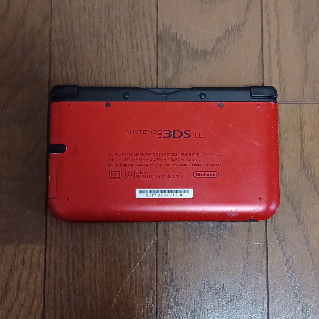 ニンテンドー3DS(ニンテンドー3DS)のニンテンドー3DS LL レッド×ブラック 中古 エンタメ/ホビーのゲームソフト/ゲーム機本体(携帯用ゲーム機本体)の商品写真