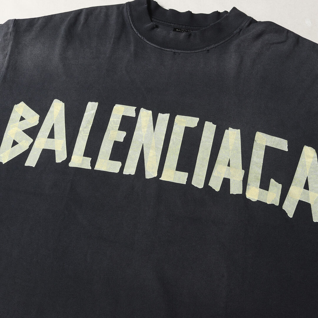 Balenciaga(バレンシアガ)の美品 BALENCIAGA バレンシアガ Tシャツ サイズ:S 23SS テープロゴ ミディアム フィット クルーネック 半袖Tシャツ 739784 T0VA9 デストロイ ダメージ加工 フェード ブラック 黒 トップス カットソー【メンズ】【中古】\ メンズのトップス(Tシャツ/カットソー(半袖/袖なし))の商品写真