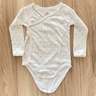 プチバトー(PETIT BATEAU)のプチバトー　ロンパース　12m/74cm(ロンパース)