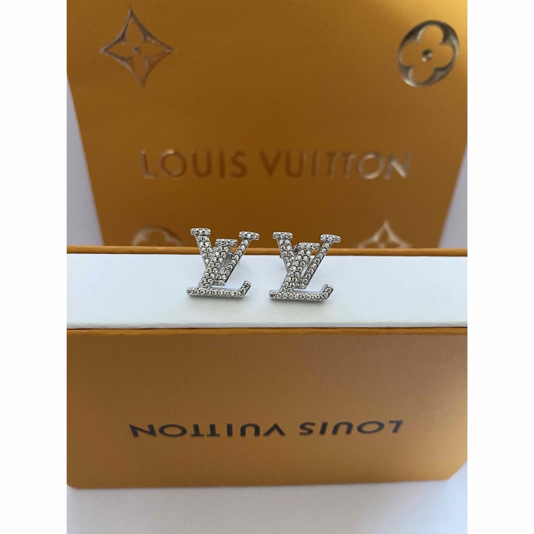 LOUIS VUITTON(ルイヴィトン)のLOUIS VUITTON ルイヴィトンピアスシルバー メンズのアクセサリー(ピアス(両耳用))の商品写真