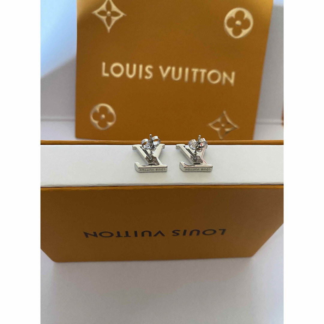 LOUIS VUITTON(ルイヴィトン)のLOUIS VUITTON ルイヴィトンピアスシルバー メンズのアクセサリー(ピアス(両耳用))の商品写真