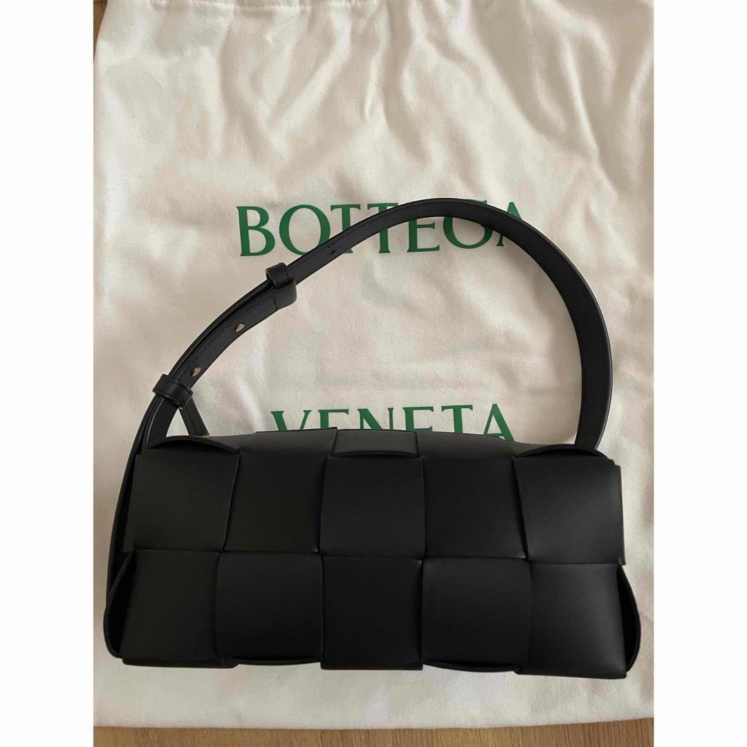 Bottega Veneta(ボッテガヴェネタ)のBOTTEGA VENETA カセット　ブリック　スモール　ボッテガ　ブラック レディースのバッグ(ハンドバッグ)の商品写真
