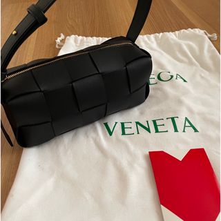 ボッテガヴェネタ(Bottega Veneta)のBOTTEGA VENETA カセット　ブリック　スモール　ボッテガ　ブラック(ハンドバッグ)