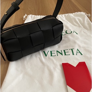 ボッテガヴェネタ(Bottega Veneta)のBOTTEGA VENETA カセット　ブリック　スモール　ボッテガ　ブラック(ハンドバッグ)