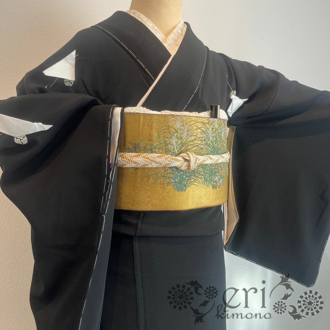 【新品/極美品/黒留袖/5つ紋/5点】裄丈67.5cm　豪華な金駒刺繍　束熨斗 レディースの水着/浴衣(着物)の商品写真