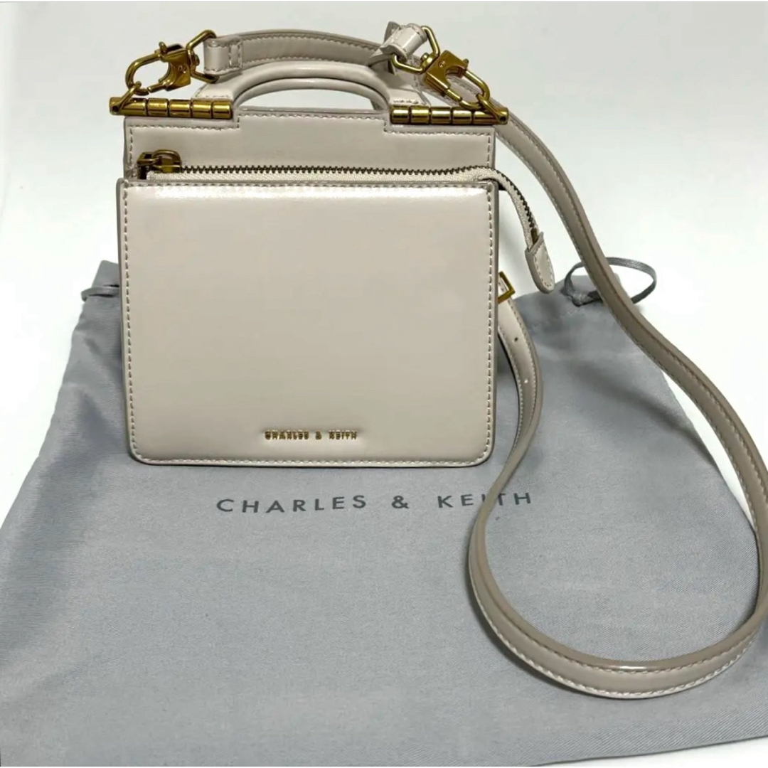 Charles and Keith(チャールズアンドキース)のcharles & keith トップハンドルエンベロープバッグ レディースのバッグ(ハンドバッグ)の商品写真