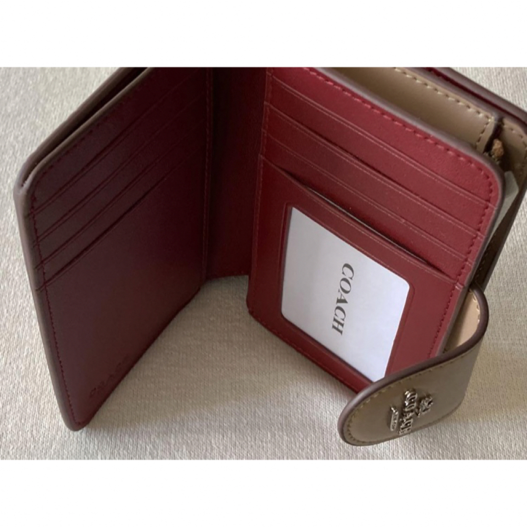 COACH(コーチ)の新品　COACH コーチ　二つ折り財布　シグネチャー　ベージュ　CM241 レディースのファッション小物(財布)の商品写真
