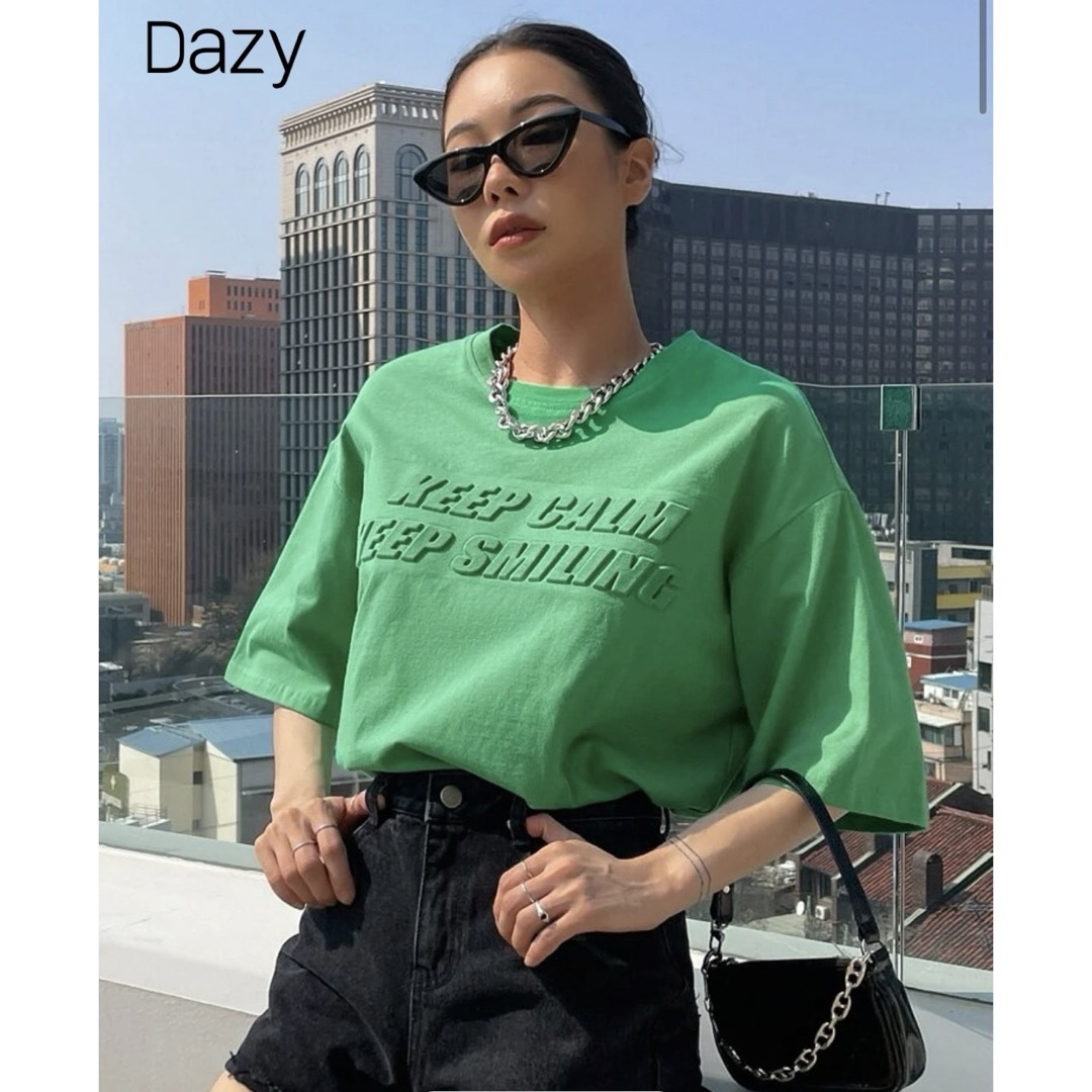 SHEIN(シーイン)のSHEIN  DAZY スローガングラフィック ドロップショルダーTシャツ　S レディースのトップス(Tシャツ(半袖/袖なし))の商品写真