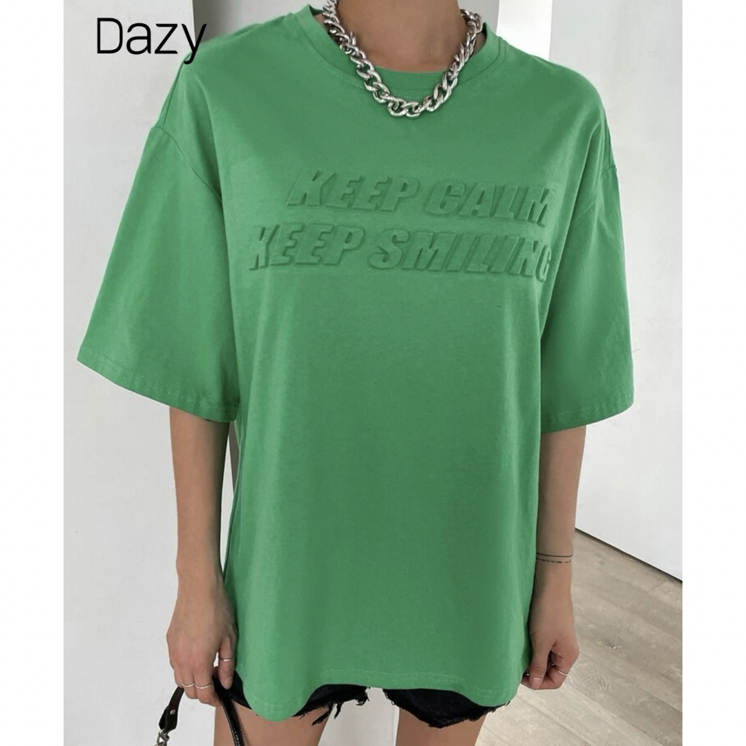 SHEIN(シーイン)のSHEIN  DAZY スローガングラフィック ドロップショルダーTシャツ　S レディースのトップス(Tシャツ(半袖/袖なし))の商品写真