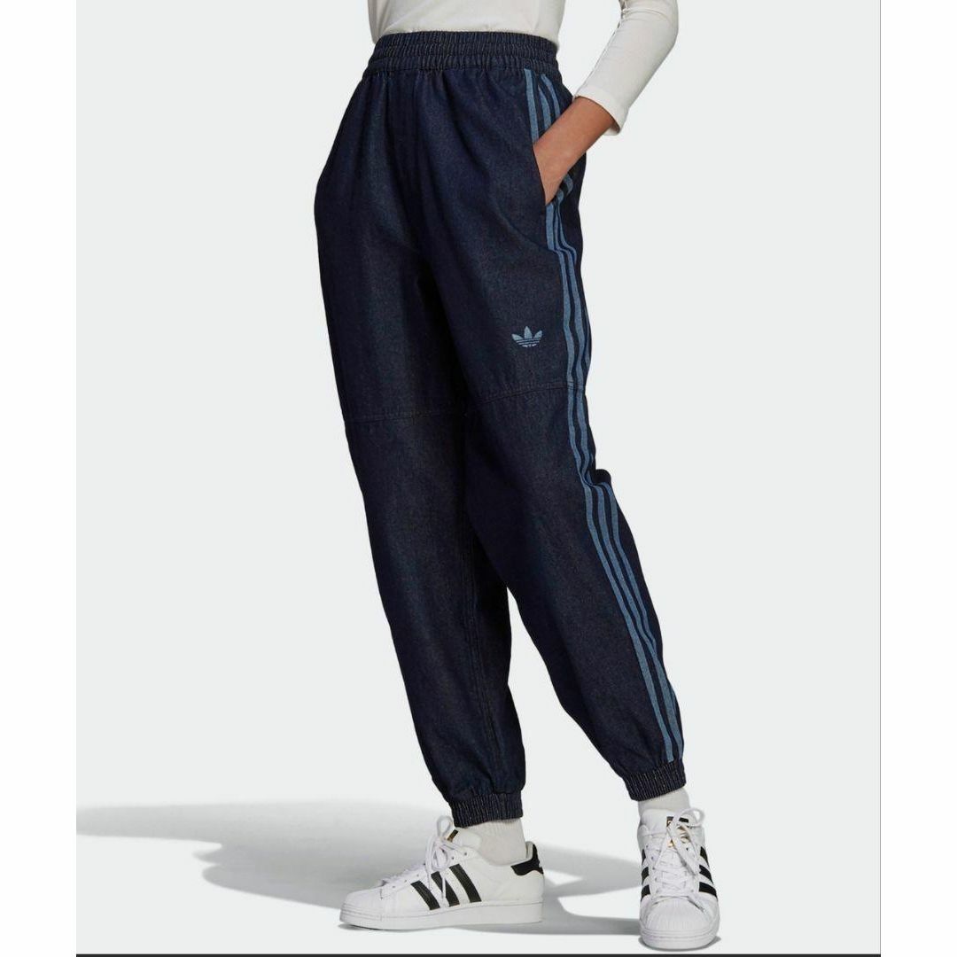 Originals（adidas）(オリジナルス)のadidas デニムパンツ インディゴブルー ジャージ トラックパンツ 女性XS スポーツ/アウトドアのスポーツ/アウトドア その他(スケートボード)の商品写真