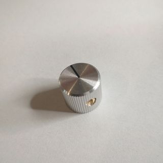 アルミニウム製ドレスアップノブ　Small　銀　13x15mm 幅6.4mm  (エフェクター)