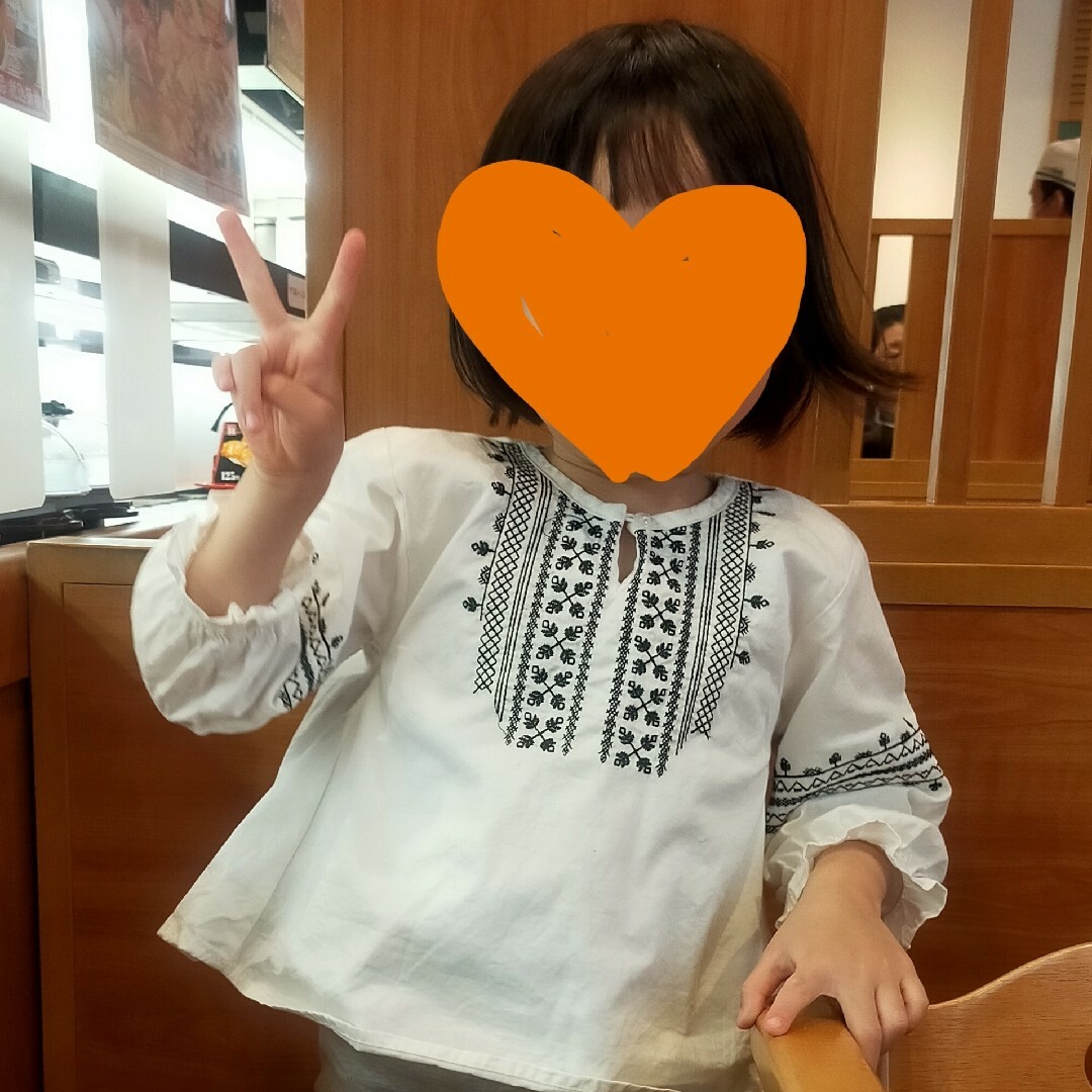 ホワイトチュニック　95　長袖 キッズ/ベビー/マタニティのキッズ服女の子用(90cm~)(Tシャツ/カットソー)の商品写真