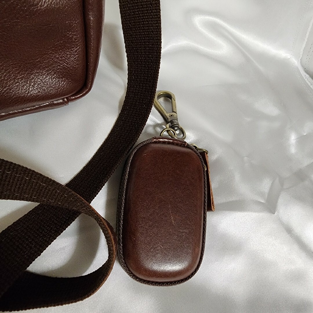 アプローズ 藤和商会 日本製本革 ショルダーバッグ キーケース付き メンズのバッグ(ショルダーバッグ)の商品写真