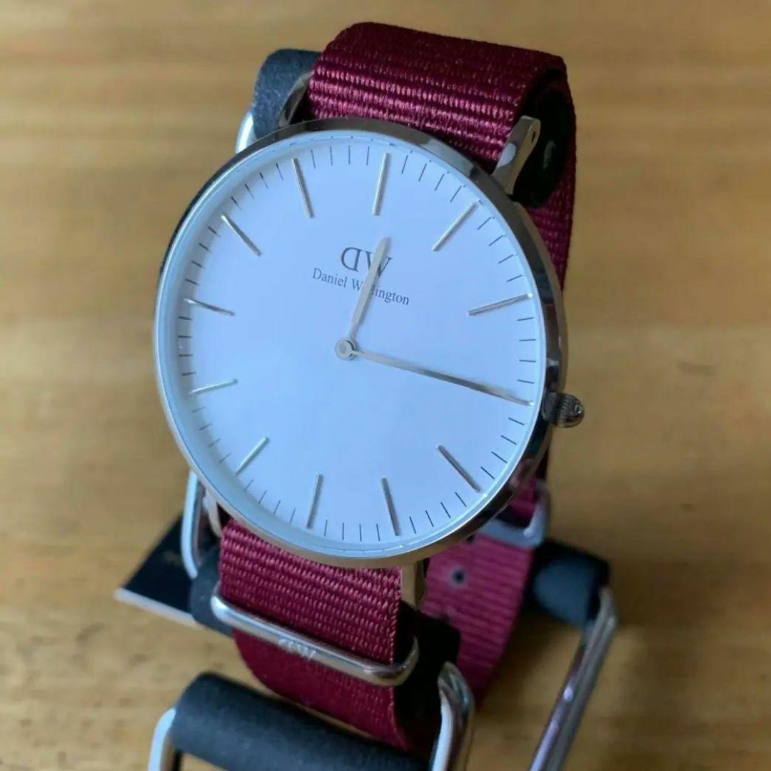 Daniel Wellington(ダニエルウェリントン)の【新品】ダニエルウェリントン 腕時計 DW00100268 ホワイト/レッド メンズの時計(腕時計(アナログ))の商品写真