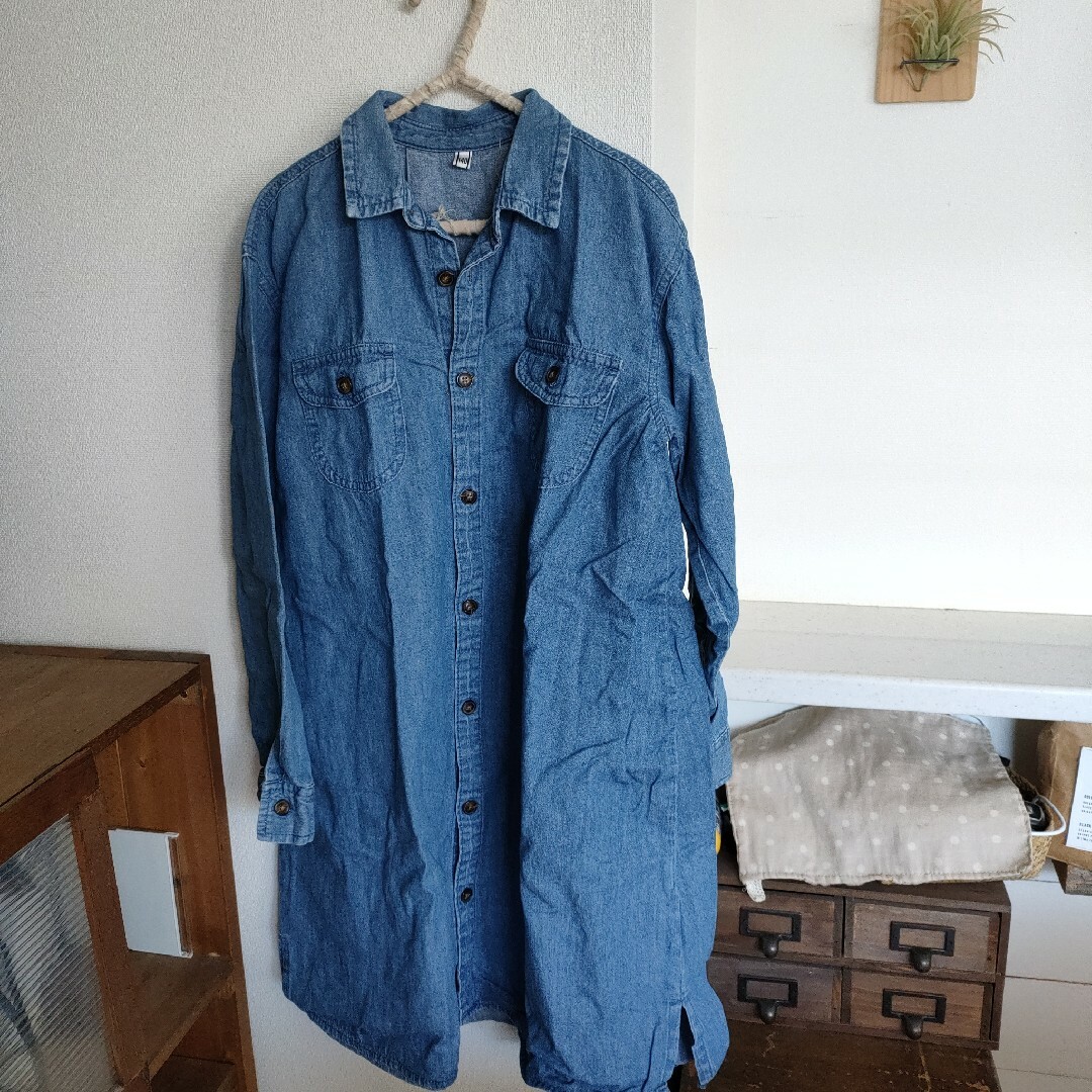 ヒラキ デニムシャツワンピース 140cm キッズ/ベビー/マタニティのキッズ服女の子用(90cm~)(ワンピース)の商品写真