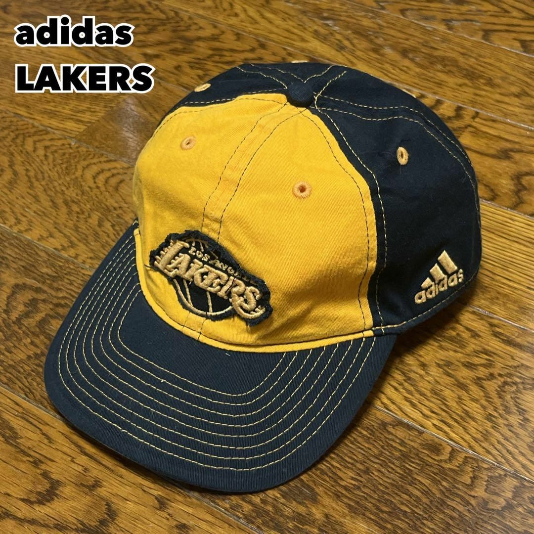 adidas(アディダス)のadidas アディダス LAKERS レイカーズ キャップ NBA メンズの帽子(キャップ)の商品写真