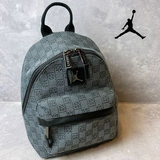 ジョーダン(Jordan Brand（NIKE）)のジョーダン　モノグラム　リュック　Sサイズ　ロゴ　ナイキ　ユニセックス　グレー(リュック/バックパック)