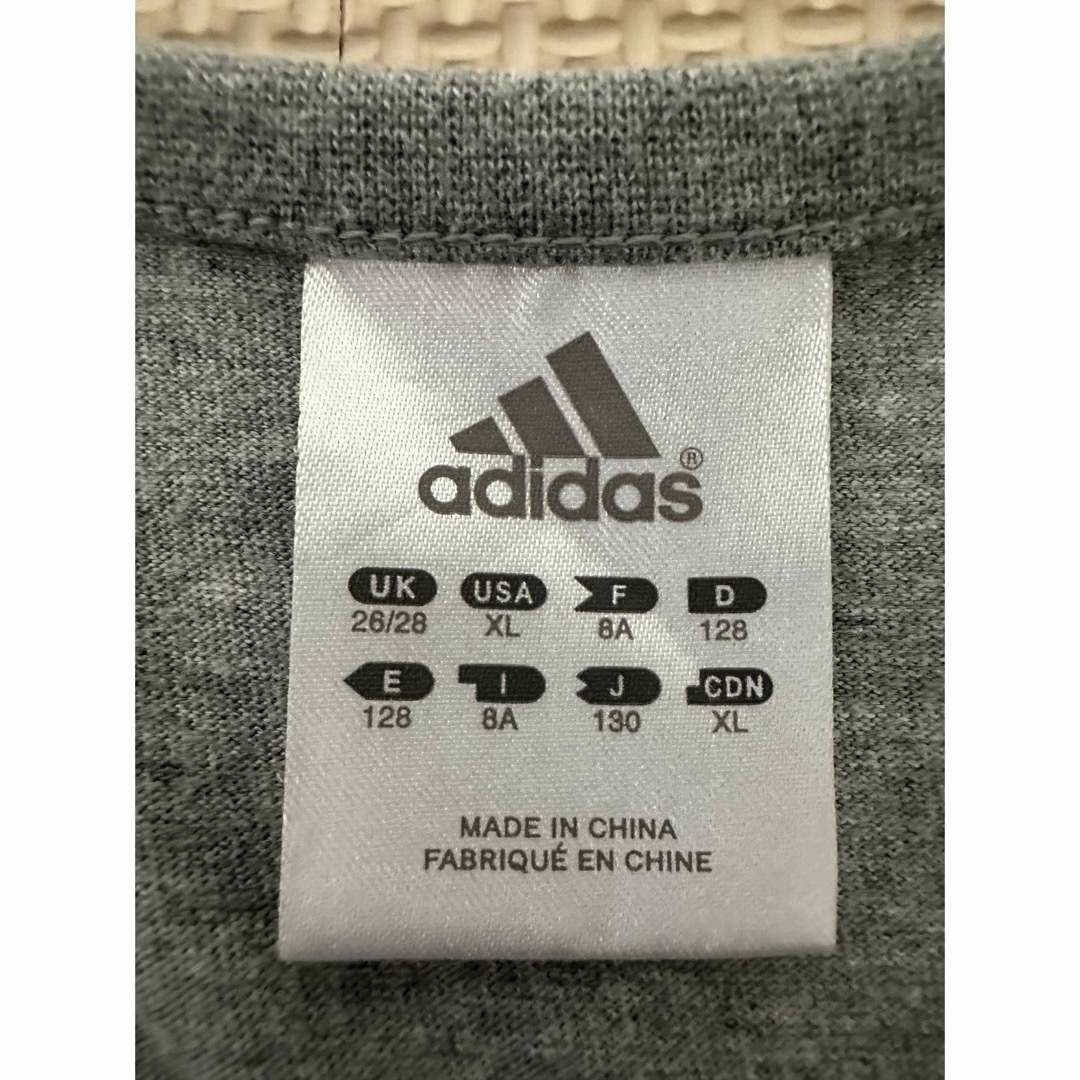 adidas(アディダス)の【adidas アディダス】子供用 ジュニア 長袖Tシャツ グレー　130cm キッズ/ベビー/マタニティのキッズ服女の子用(90cm~)(Tシャツ/カットソー)の商品写真