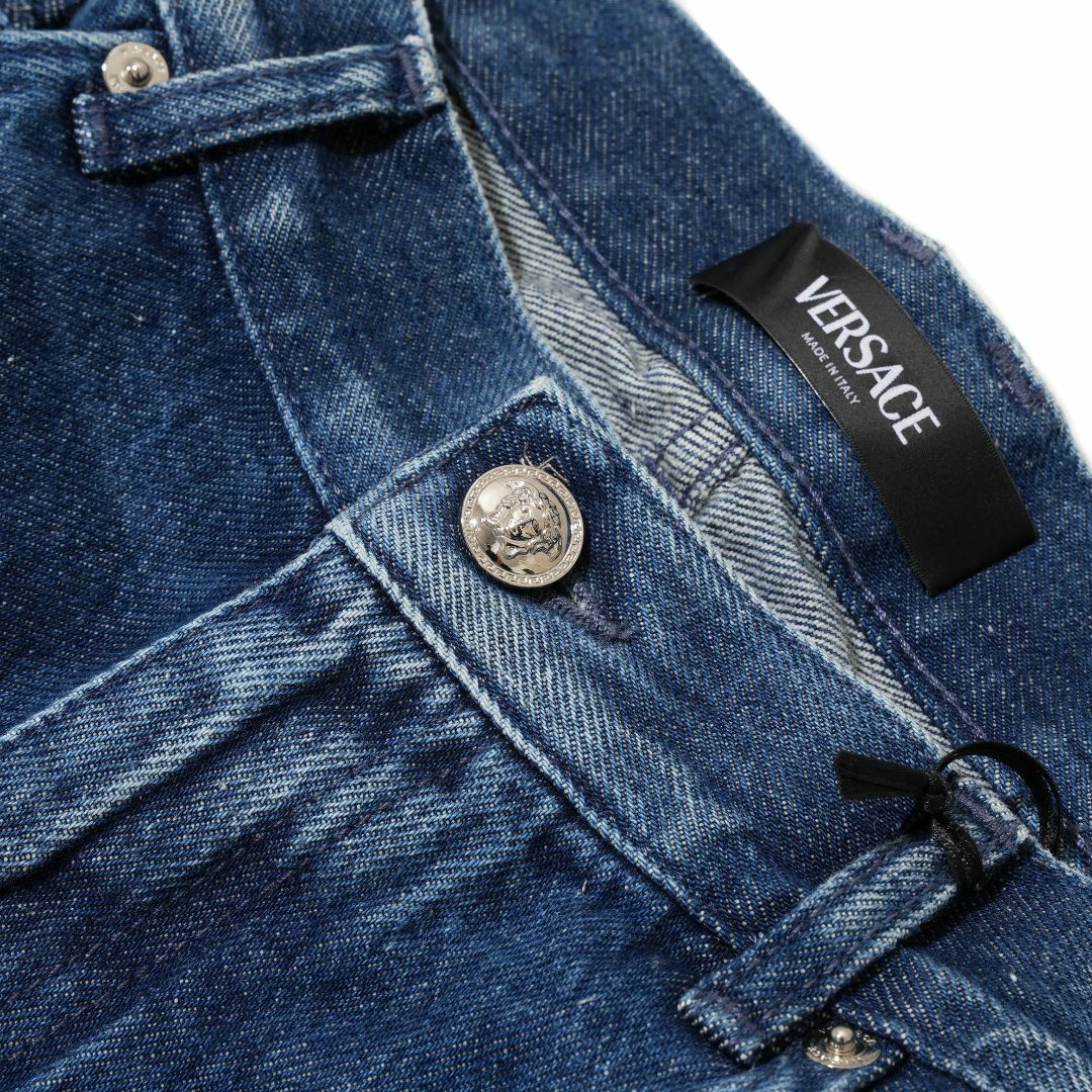 VERSACE(ヴェルサーチ)の新品 VERSACE センタープレス デニムパンツ メンズのパンツ(デニム/ジーンズ)の商品写真