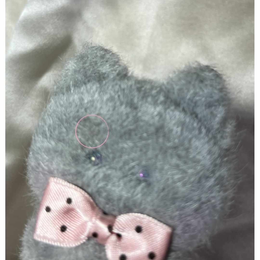 ふわふわ 猫 ブローチ ゆらゆらしっぽ　手作り ハンドメイド ハンドメイドのアクセサリー(コサージュ/ブローチ)の商品写真