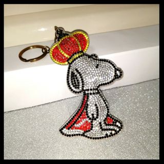 スヌーピー(SNOOPY)のコメント必須★スヌーピー キング  キラキラキーホルダー チャーム(キャラクターグッズ)