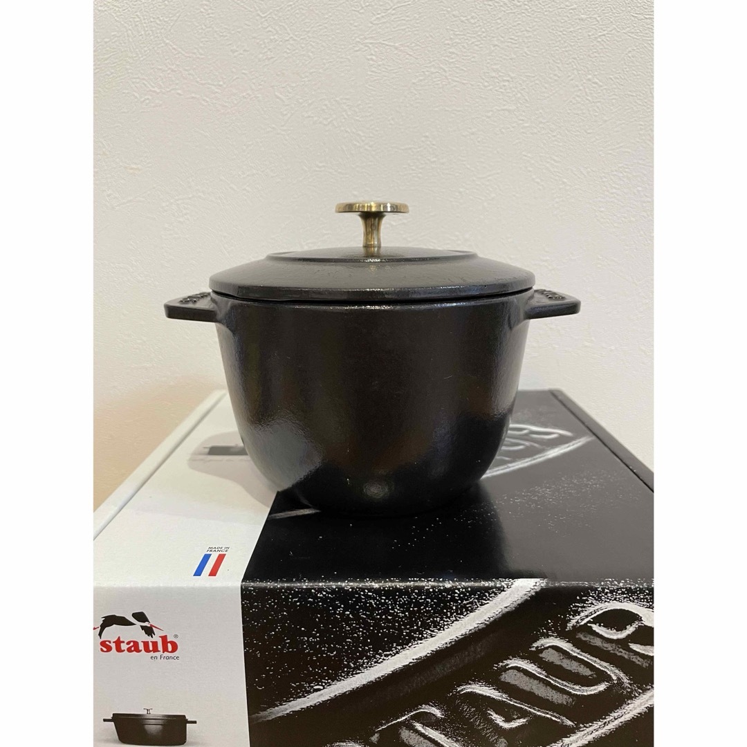 STAUB(ストウブ)のstaub ストウブ　ココット　デ　Gohan S 12 ブラック　黒　シリアル インテリア/住まい/日用品のキッチン/食器(鍋/フライパン)の商品写真