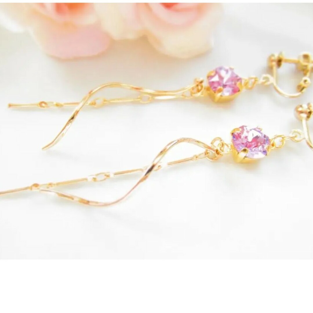 SWAROVSKI(スワロフスキー)の【イヤリング】すみれ色　パープル　紫　スワロフスキー　ハンドメイドイヤリング ハンドメイドのアクセサリー(イヤリング)の商品写真