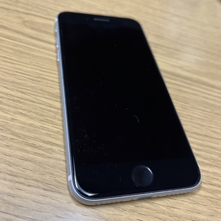 アップル(Apple)のSIMフリー アップル iPhoneSE 第2世代 64GB ホワイト au(スマートフォン本体)