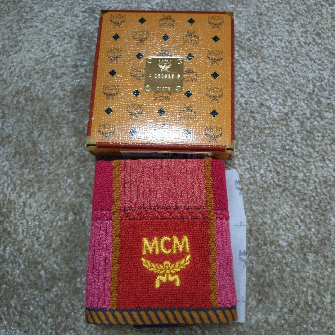 MCM(エムシーエム)のMCM ベネトン　タオルハンカチ レディースのファッション小物(ハンカチ)の商品写真