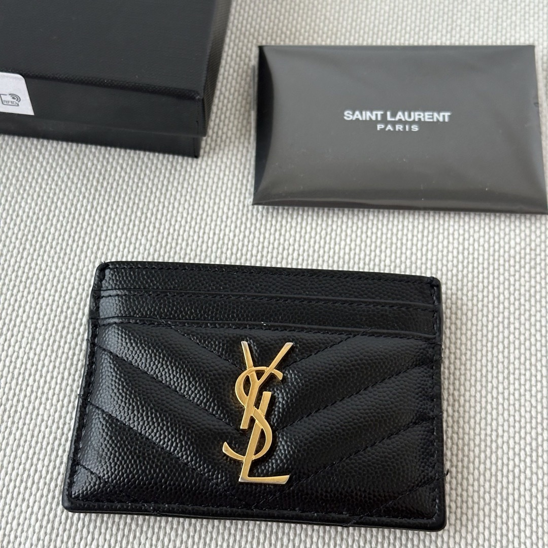 Yves Saint Laurent(イヴサンローラン)の《正規品》イブサンローラン　カードケース レディースのファッション小物(パスケース/IDカードホルダー)の商品写真