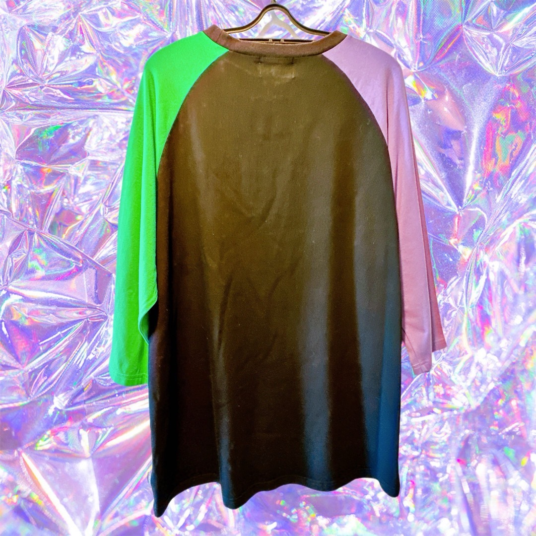 MAGICAL MOSH MISFITS(マジカルモッシュミスフィッツ)のラグランTシャツ mxmxm グリーン×パープル プリント 7分袖 ラグラン  レディースのトップス(Tシャツ(長袖/七分))の商品写真
