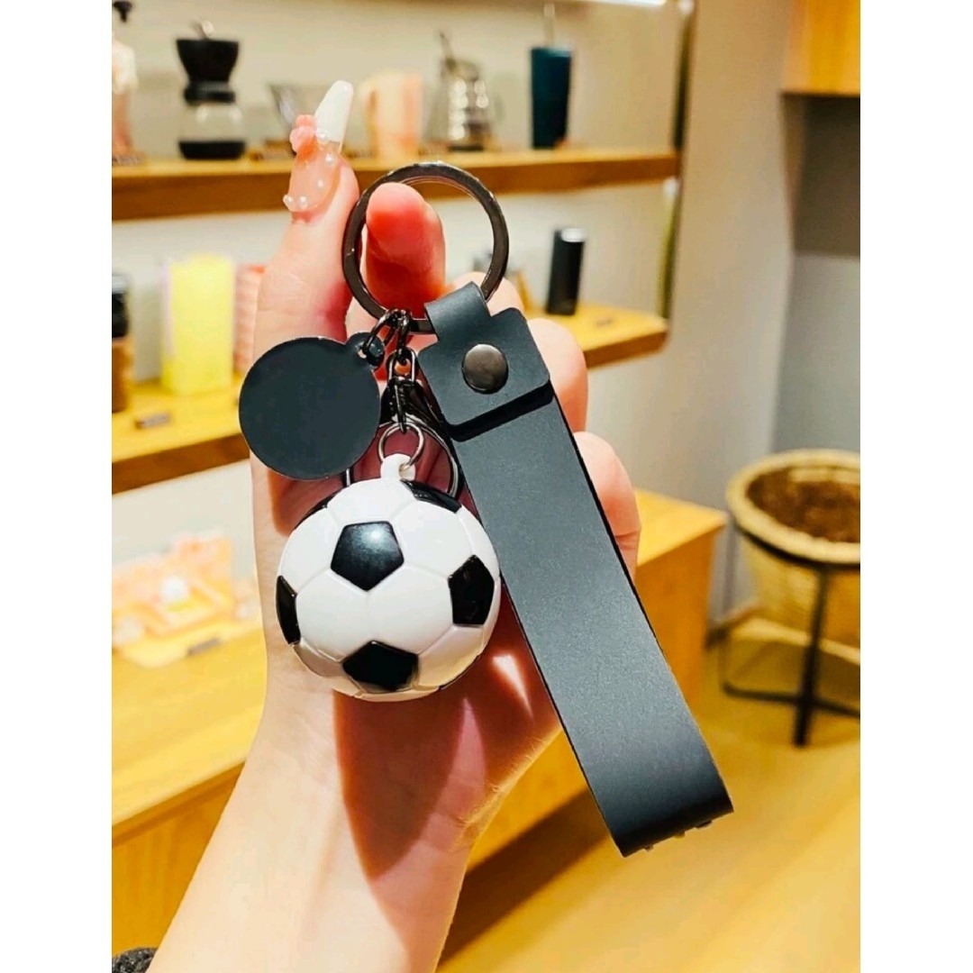【新品】サッカーボール ベルト ブラック 黒 キーホルダー キーリング チャーム メンズのファッション小物(キーホルダー)の商品写真