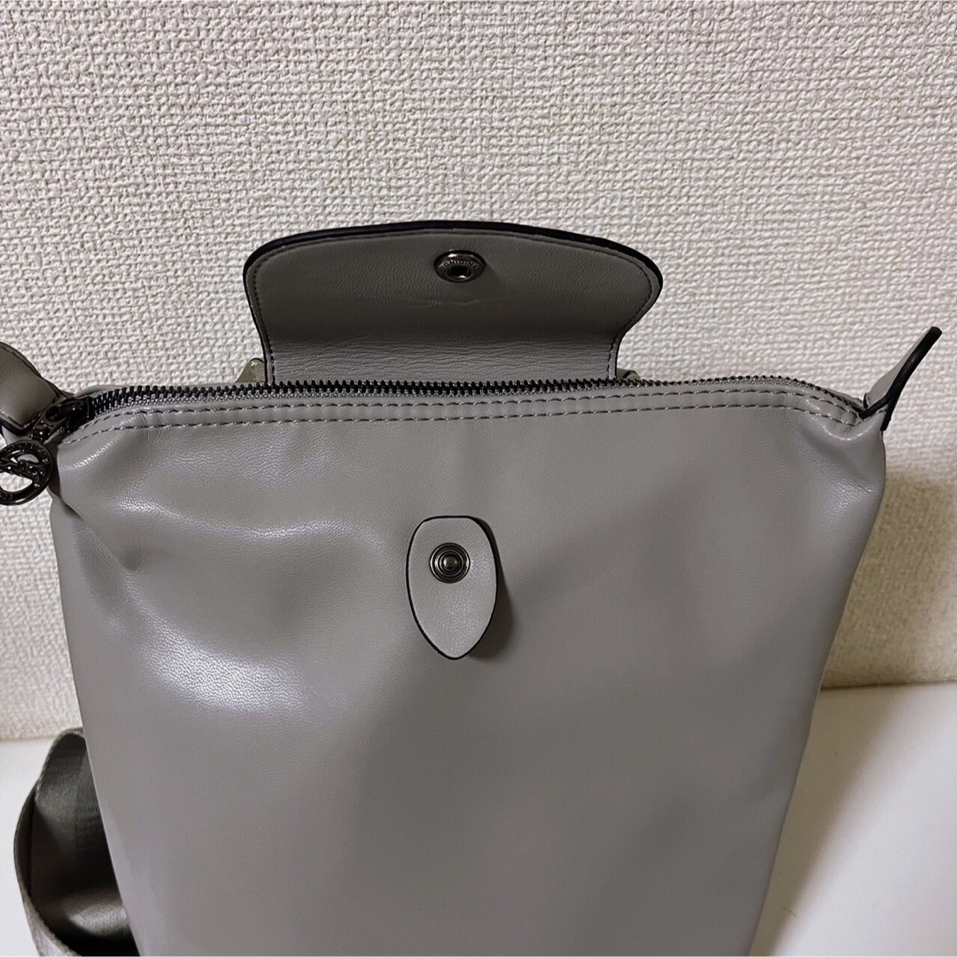 LONGCHAMP(ロンシャン)の【新品】ロンシャン ルプリアージュ ル エクストラレザーリュックタートルドーブー レディースのバッグ(リュック/バックパック)の商品写真