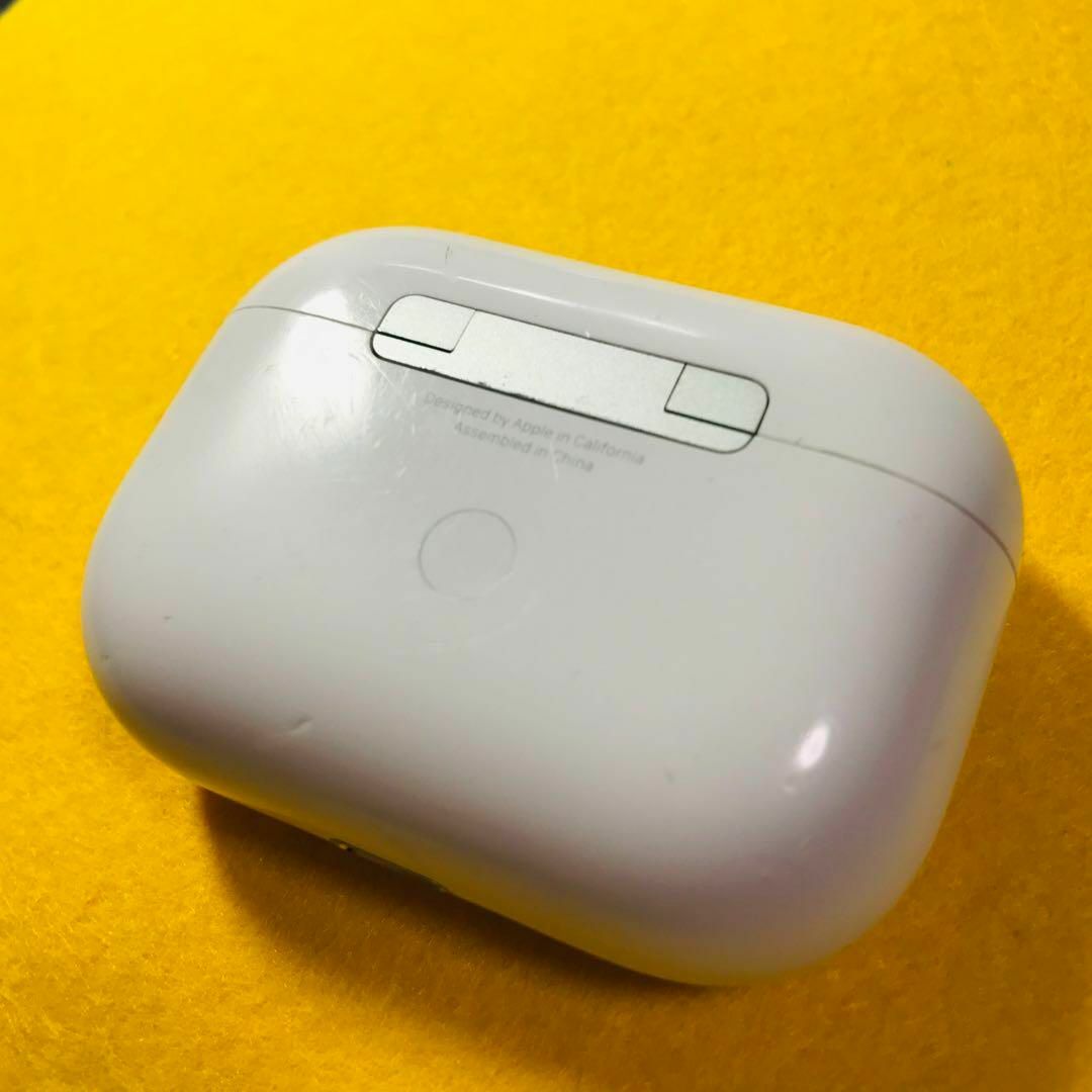 Apple(アップル)のAirPods Pro 充電ケース　本体　第一世代　エアーポッツプロ　A2190 スマホ/家電/カメラのオーディオ機器(ヘッドフォン/イヤフォン)の商品写真