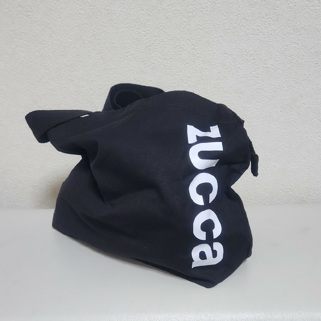 ZUCCa(ズッカ)のzucca ロゴ ショルダーバッグ キャンバス生地 ブラック ☆ 美品 中古 レディースのバッグ(ショルダーバッグ)の商品写真