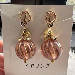 中古 ハンドメイド イヤリング アンティークピンク(イヤリング)