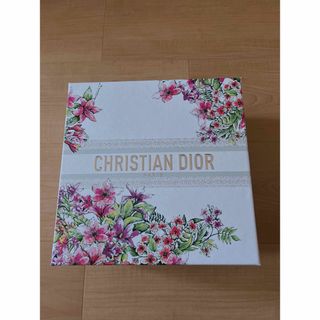 クリスチャンディオール(Christian Dior)のDIOR ディオール　バレンタイン　限定　ギフトボックス(ラッピング/包装)