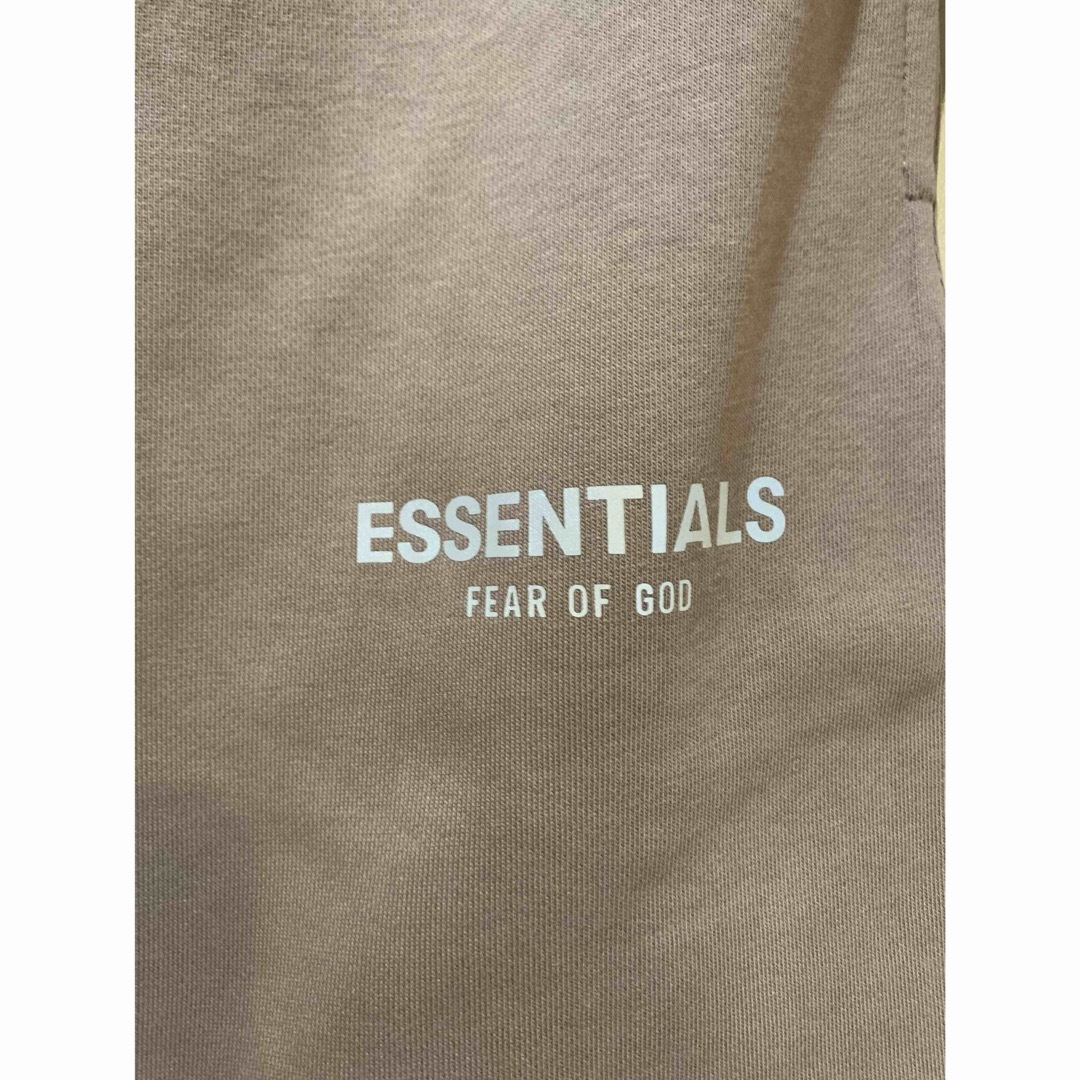 Essential(エッセンシャル)のFOG Essentials ハーフパンツ ショートパンツ 高級感光るLOGO メンズのパンツ(ショートパンツ)の商品写真