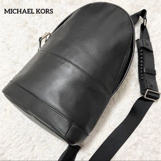 マイケルコース(Michael Kors)のマイケルコース　ウエストポーチ　ボディバッグ　ショルダーバッグ　ブランドロゴ(ボディーバッグ)