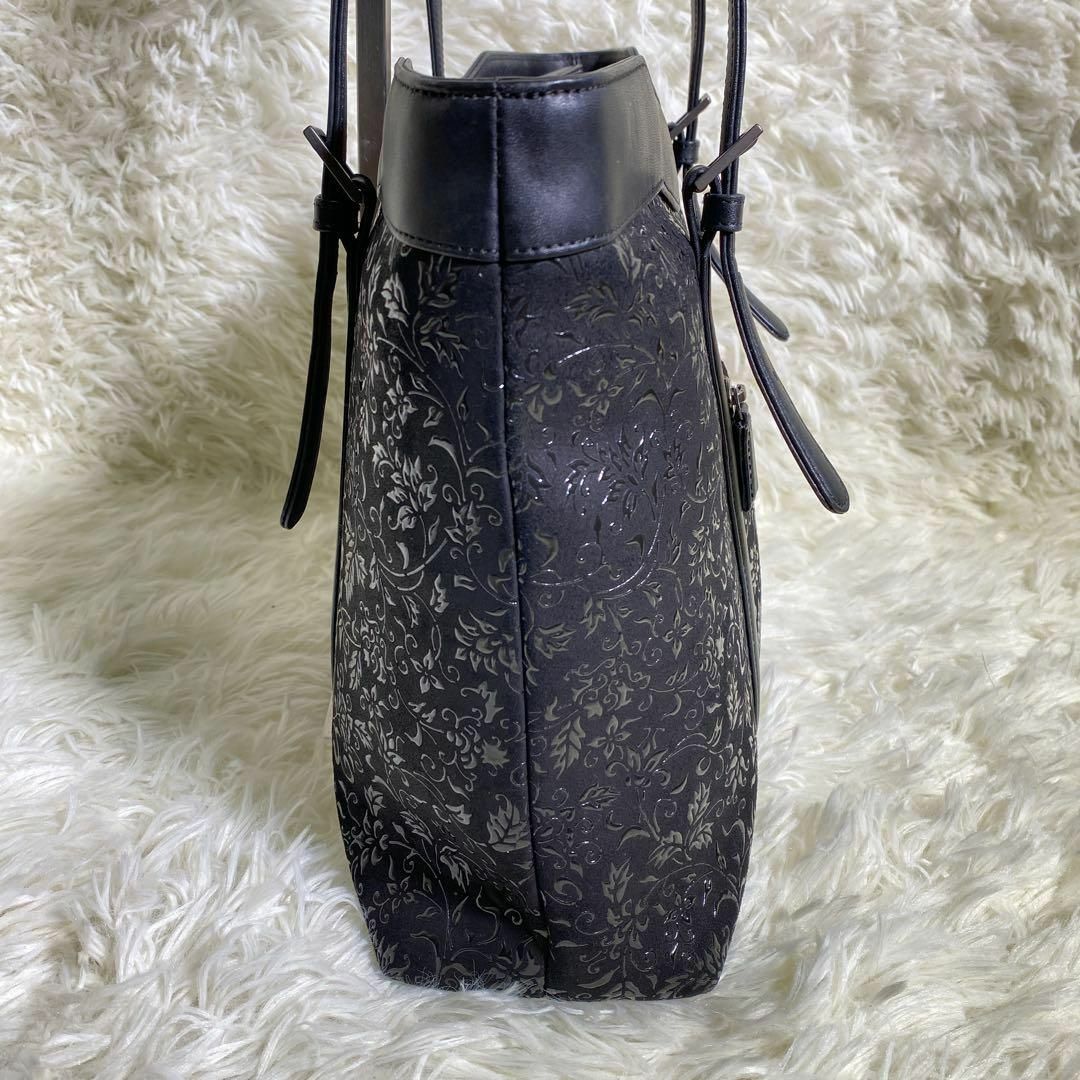 印傳屋(インデンヤ)の印傳屋 インデンヤ　トートバッグ　ハンドバッグ　総柄　花柄　鹿革　漆塗り　黒 レディースのバッグ(トートバッグ)の商品写真