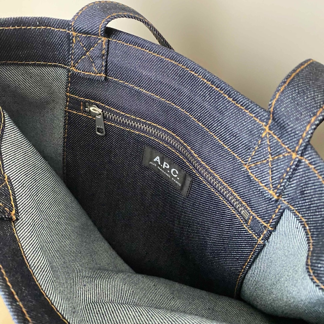 A.P.C(アーペーセー)の【A.P.C.】アーペーセー アクセル スモール トートバッグ デニム×レザー レディースのバッグ(トートバッグ)の商品写真